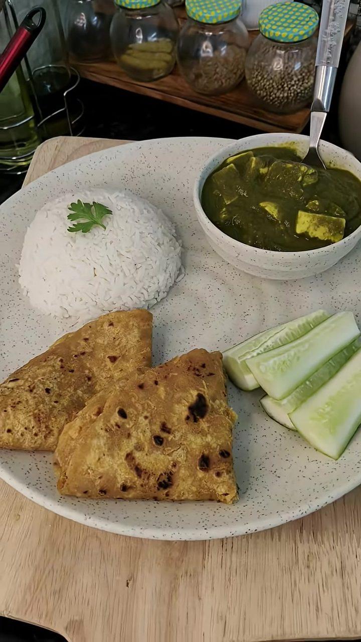 Palak Paneer with Carrot Paratha – Indian Vegetarian Meal