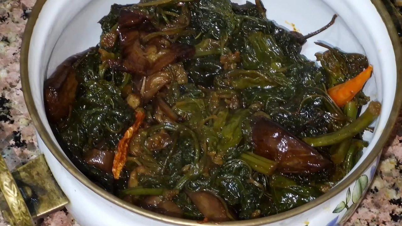 Sochal Vangun (Kashmiri Mallow Leaves and Brinjal)