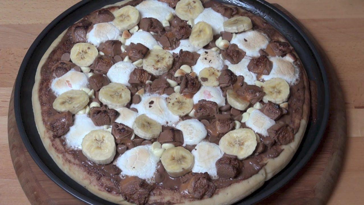 Chocolate Dessert Pizza – Sweet Treat