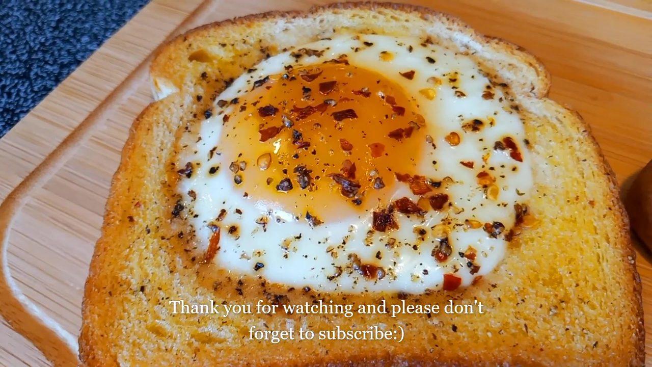 Air Fryer Egg in a Hole Toast