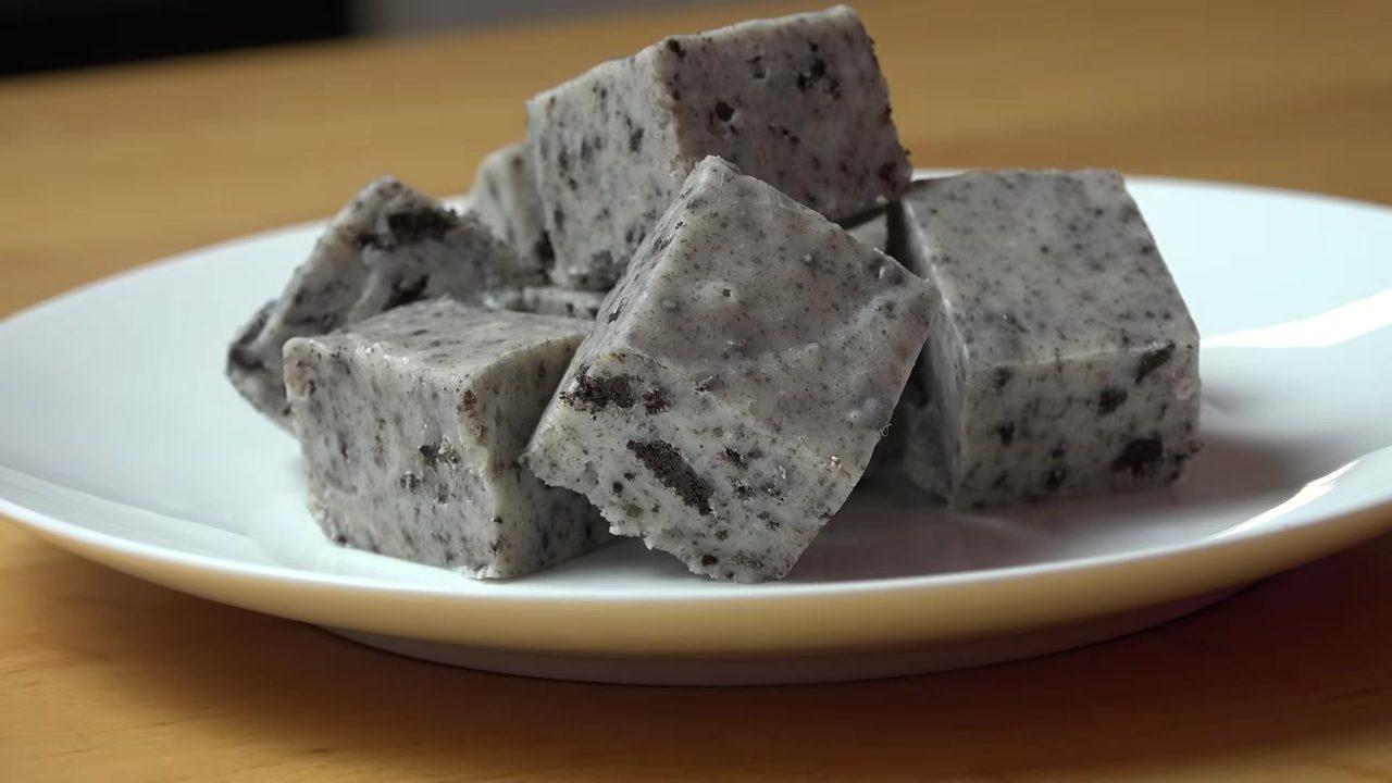 3 Ingredient Cookies and Cream Fudge – Easy Dessert