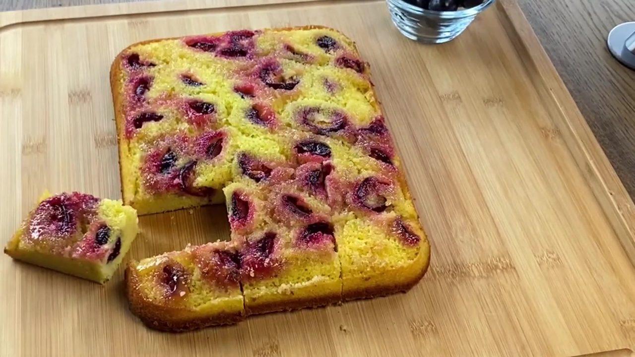 Plum Upside Down Cake | Easy Recipe