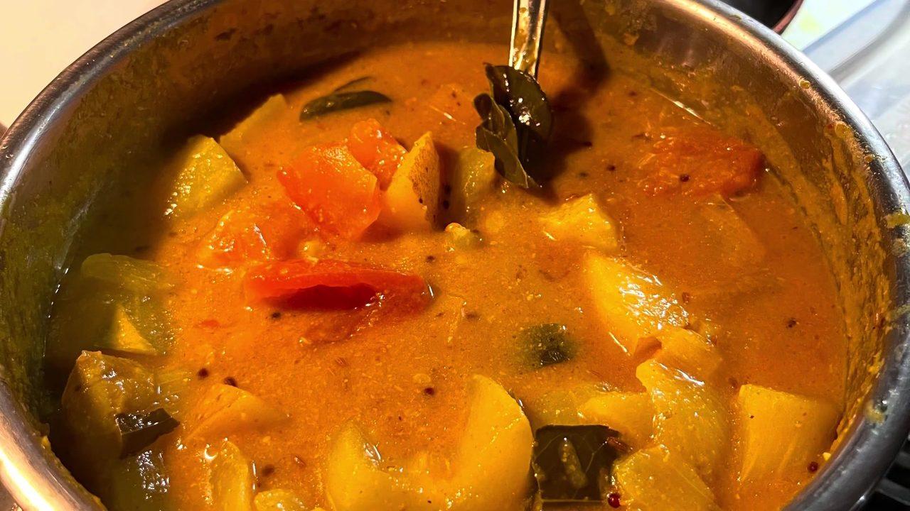 Lauki Curry (Green Squash with Red Lentils) – South Indian Style