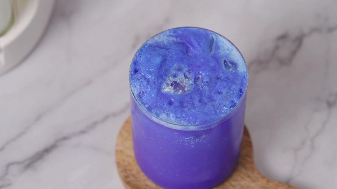 Spirulina Coconut Latte