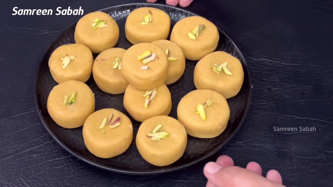 Makhandi Halwa – Delicious Semolina Dessert