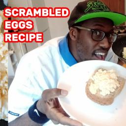 Easy Scrambled Eggs on Toast
