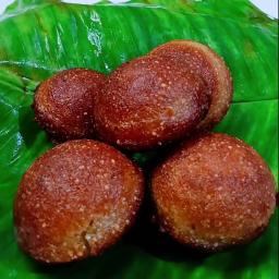 Nei Appam (Kuzhipaniyaram) – Sweet Banana Fritters