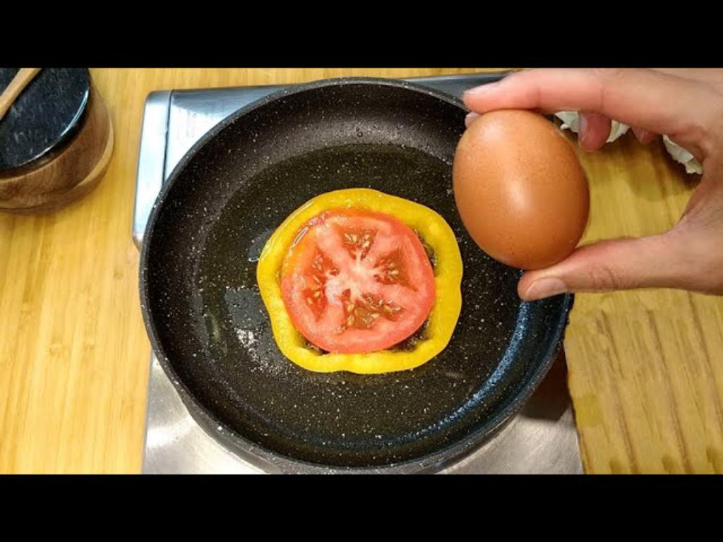 Avocado Omelet with Bell Pepper and Tomato