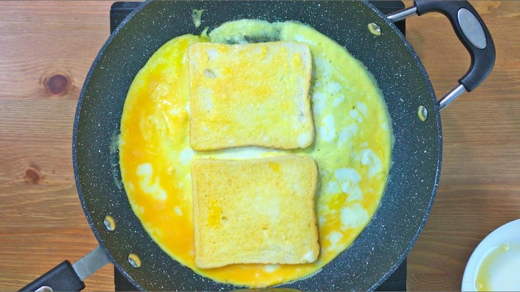 Cheesy Egg Bread Toast