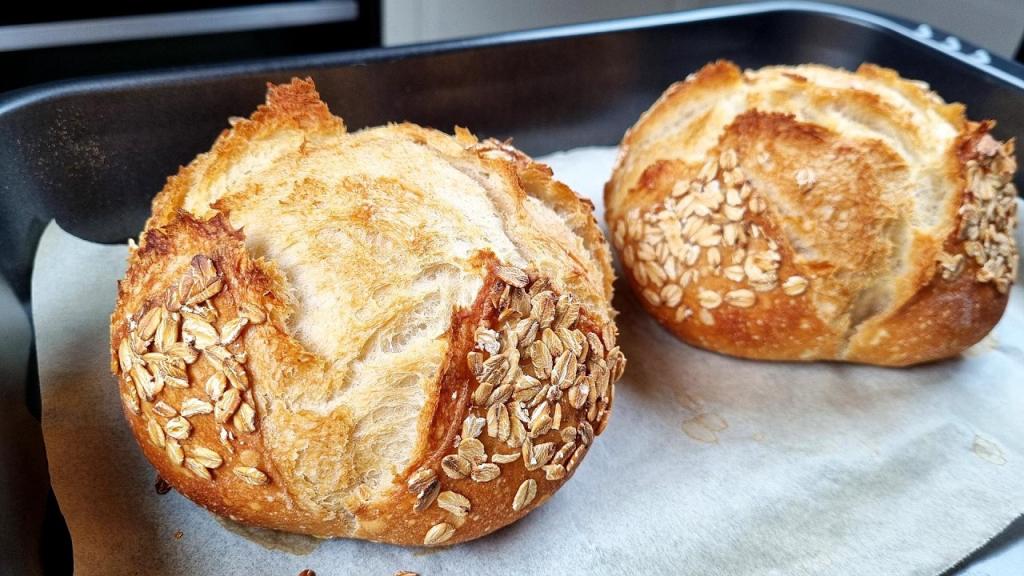 Easy No-Knead Oat Bread