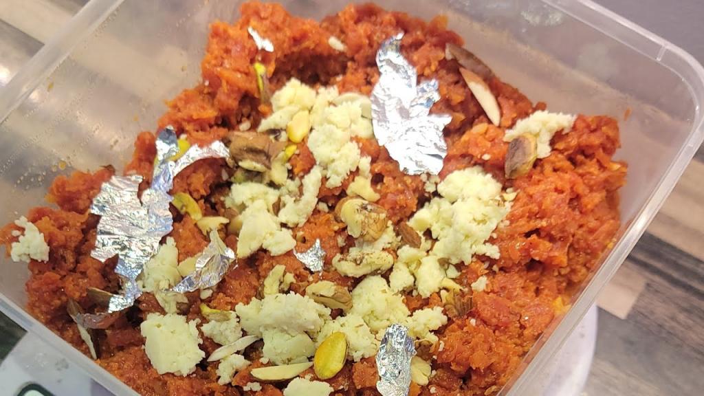 Gajar Ka Halwa Recipe - Traditional Pakistani Style