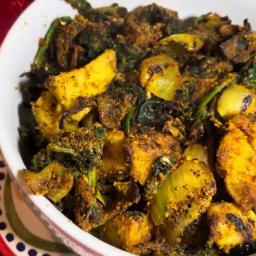 Instant Pot Spinach Potato Curry