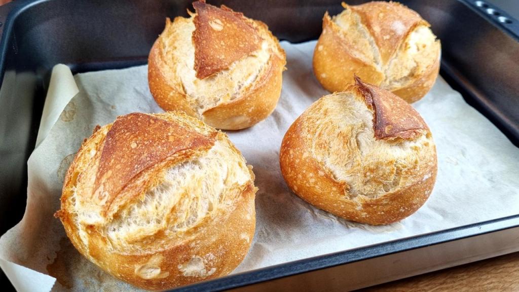 No-Knead Singing Bread Rolls
