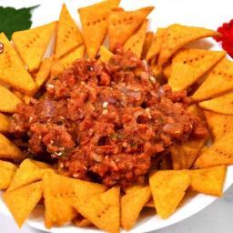 Super Crispy Perfect Nachos & Salsa