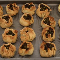 Maltese Pastizzi (Qassatat) - Savory Pastries