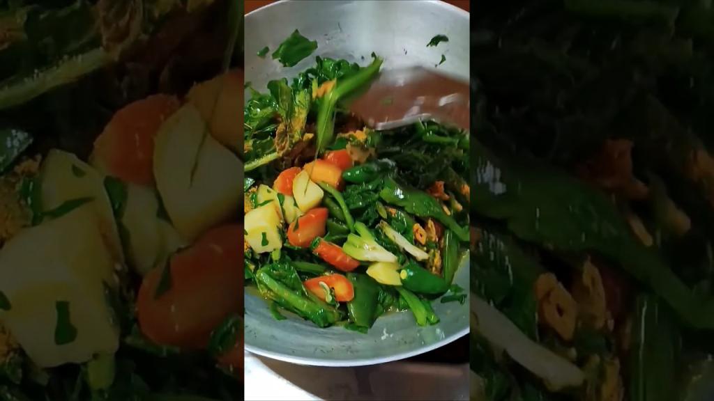 Palak Sabzi with Mixed Vegetables and Bori