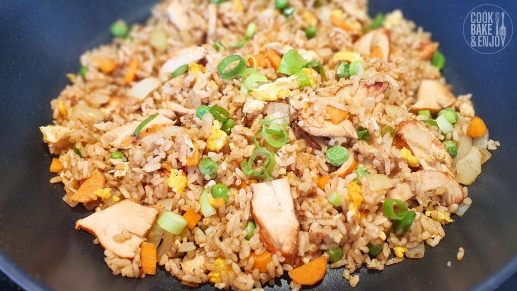 Quick & Easy Chicken Fried Rice - Asian