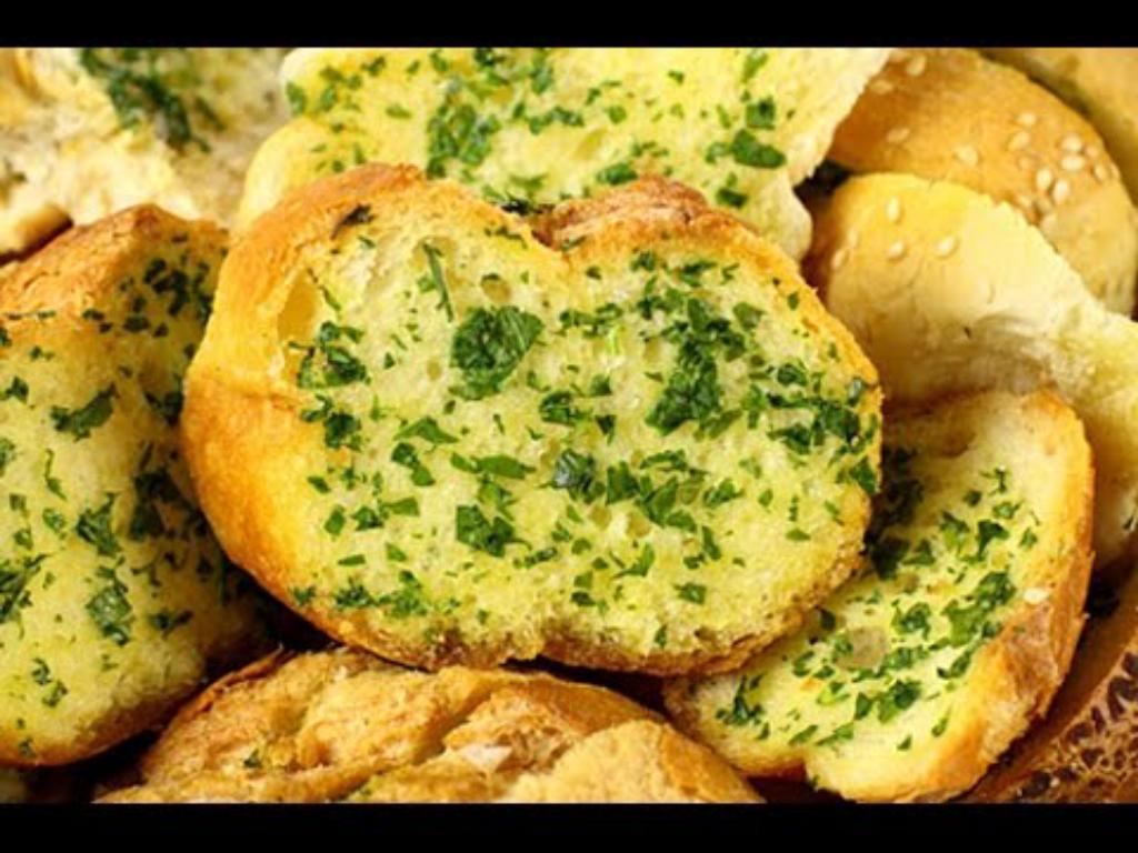 Quick and Easy Garlic Bread – The One Pot Chef