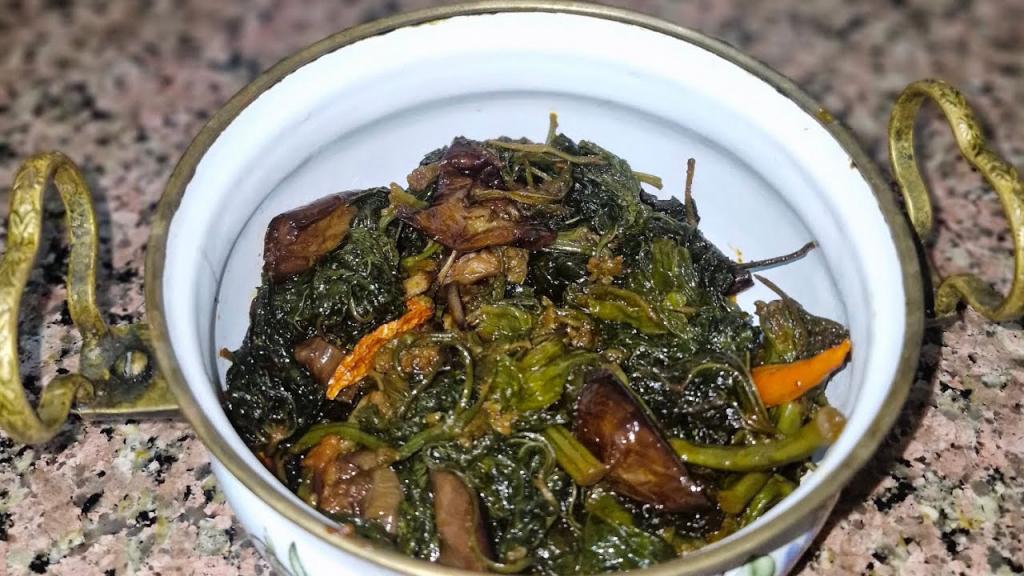 Sochal Vangun (Kashmiri Mallow Leaves and Brinjal)