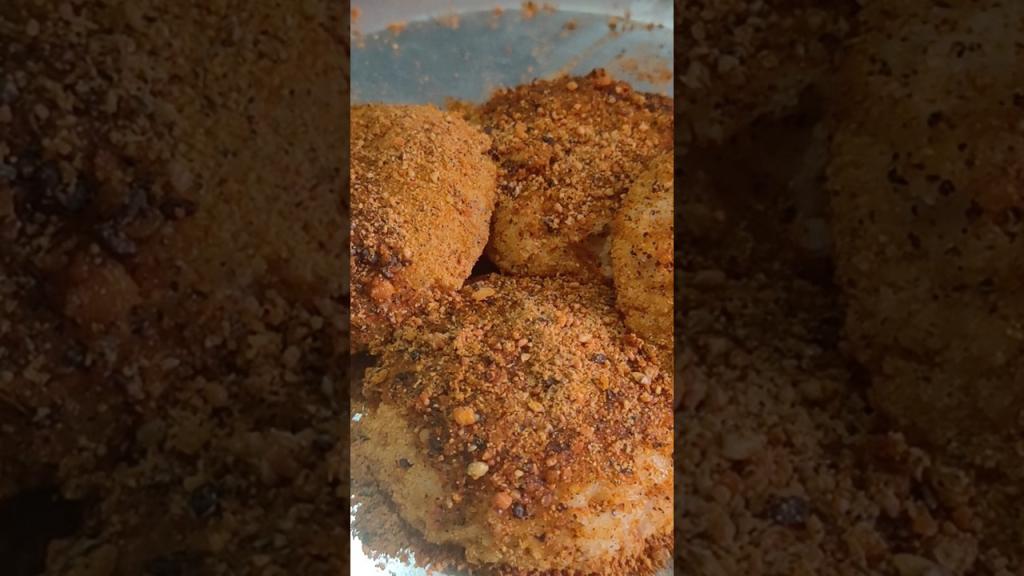 Steamed Idli with Chutney Powder and Oil
