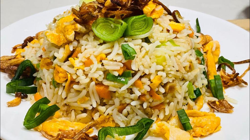 Tuna Fried Rice with Leek and Carrot