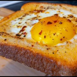 Air Fryer Egg in a Hole Toast